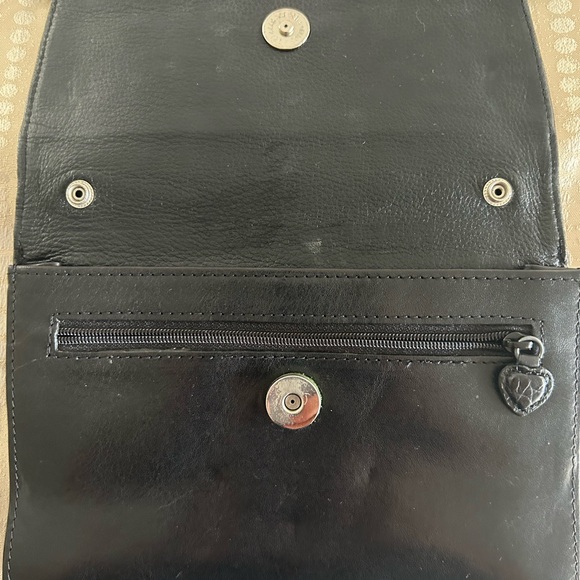 Brighton Clutch and Crossbody Bag -
Elegant Black Crocodile-Embossed leather - Picture 8 of 10